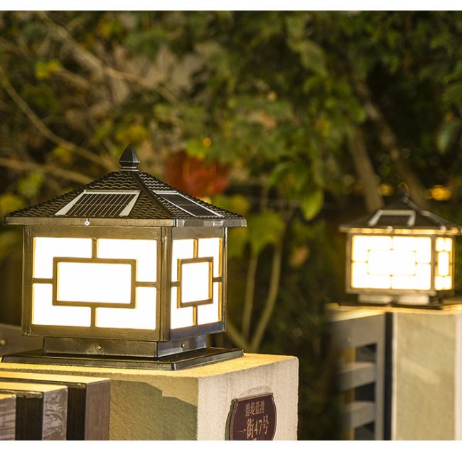 Đèn Năng Lượng Mặt Trời Trụ Cổng Có Mái